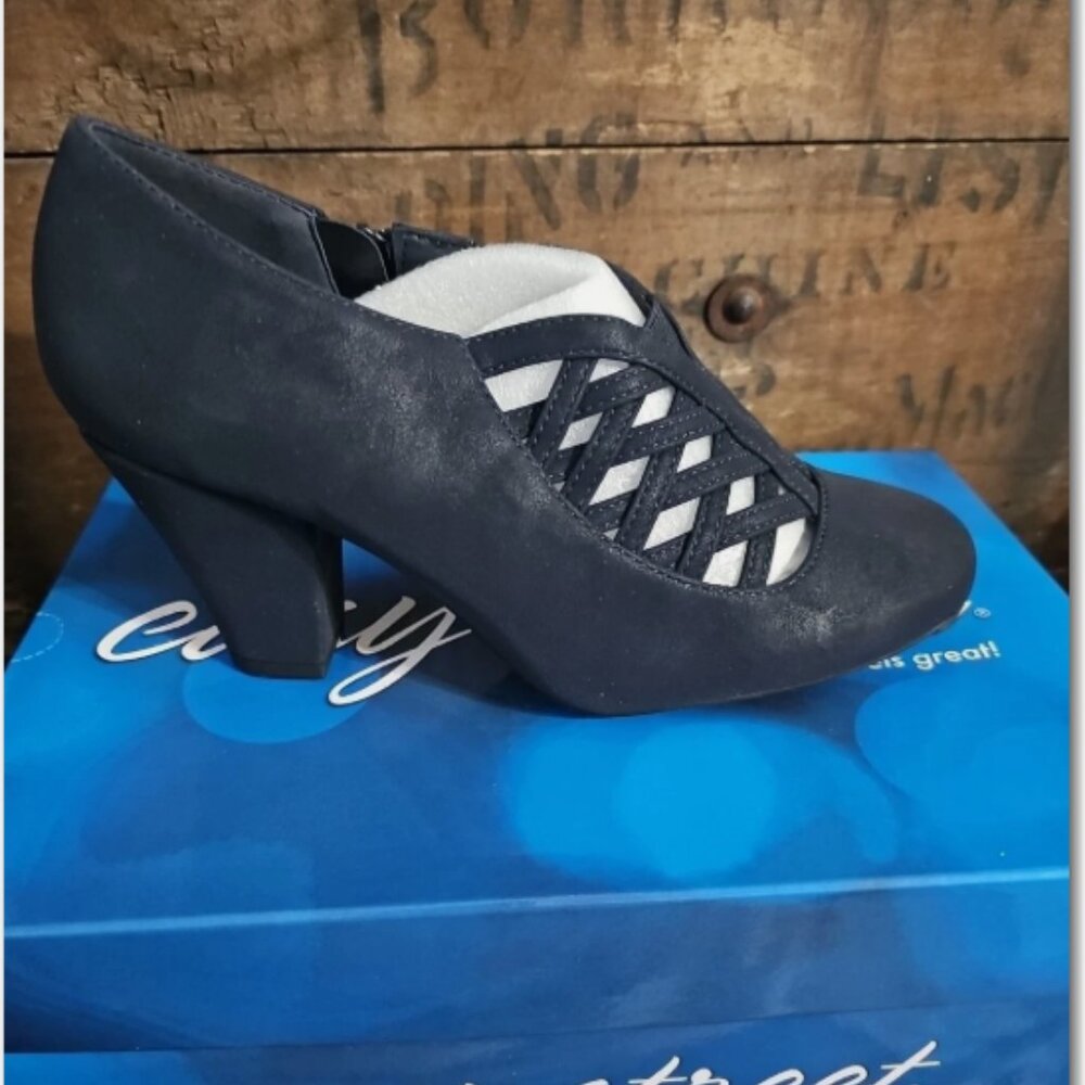 Easy Street Women's EMMY Navy Matte 8.5 WIDE - New In Box